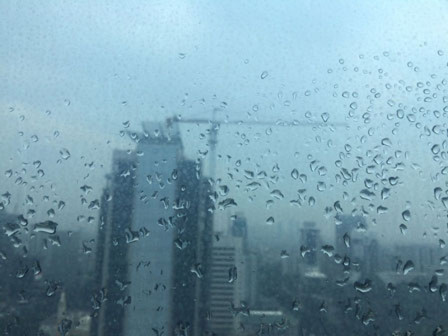 Siang Hari Sebagian Jakarta Diprediksi Hujan