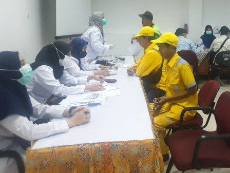  200 Pegawai Kecamatan Pasar Rebo Ikuti Pemeriksaan PTM 