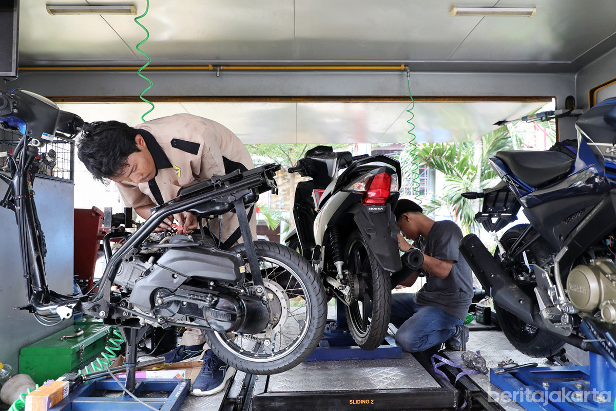 Pelatihan teknik otomotif melalui Mobile Training Unit (MTU)