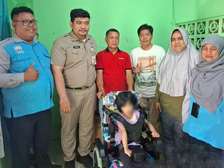 Gambar berita Sudin Sosial Jakarta Selatan Distribusikan Bantuan Kursi Roda Bagi Pemerlu