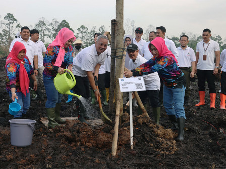 Distamhut Laksanakan Penanaman Pohon Serentak di Lima Wilayah