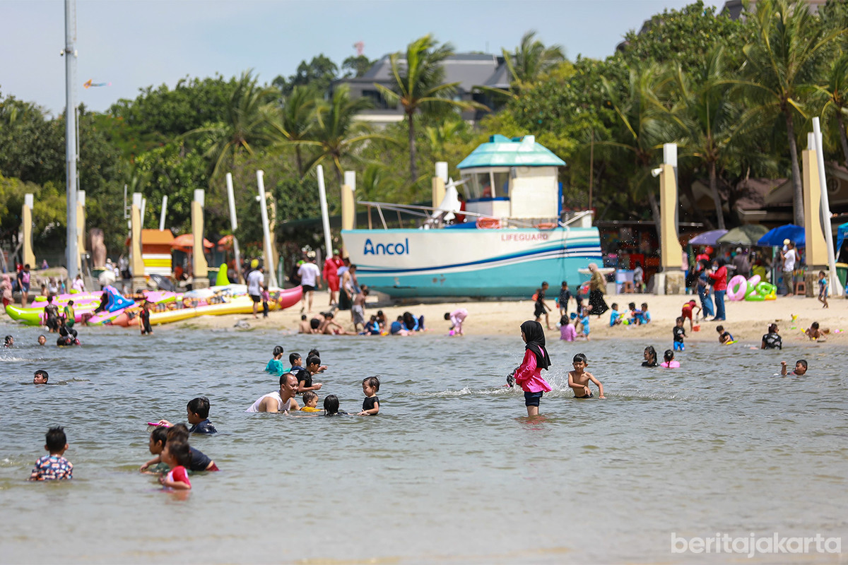Pengunjung padati Ancol saat libur Natal