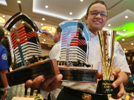 DKI JakartaTerima Tiga Penghargaan Gratifikasi dan LHKPN dari KPK
