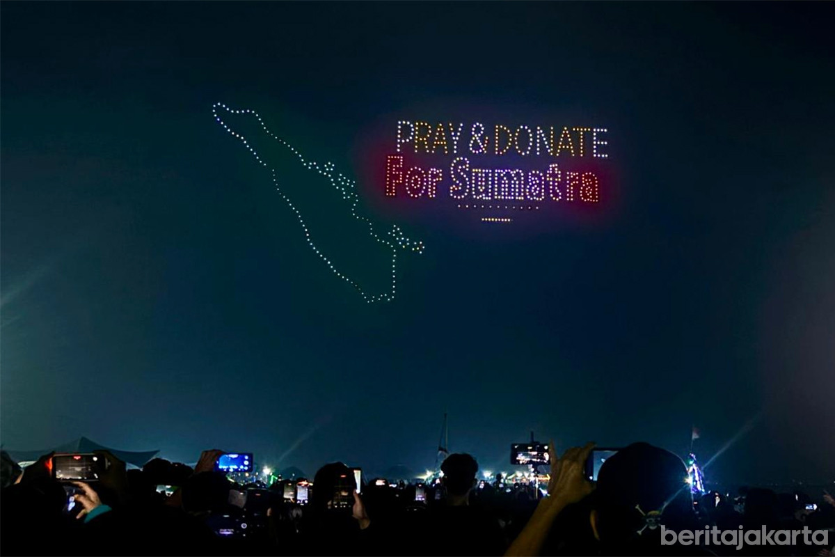 Drone light show di Pantai Lagoon, Ancol