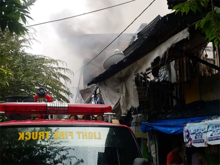 18 Mobil Damkar Dikerahkan Padamkan Kebakaran di Tanah Tinggi