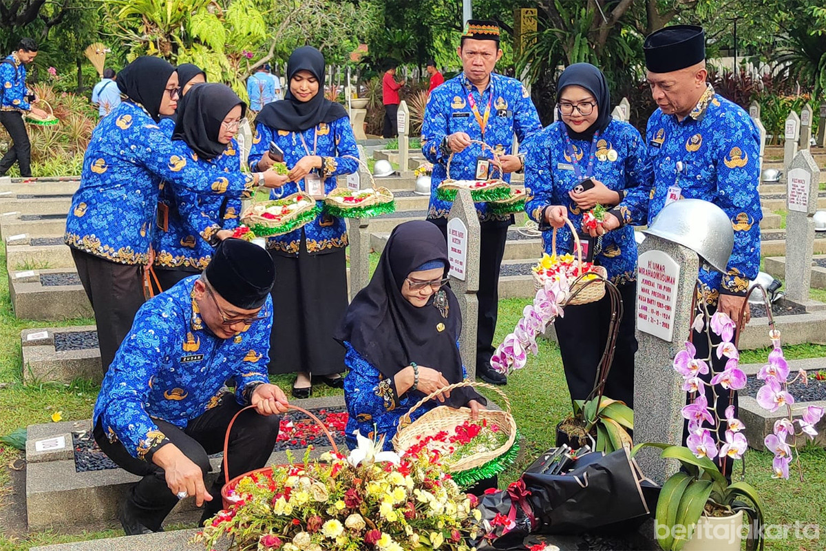 Ketua Umum Dewan Pengurus KORPRI Nasional, Zudan Arif Fakrulloh ziarah ke TMP Kalibata