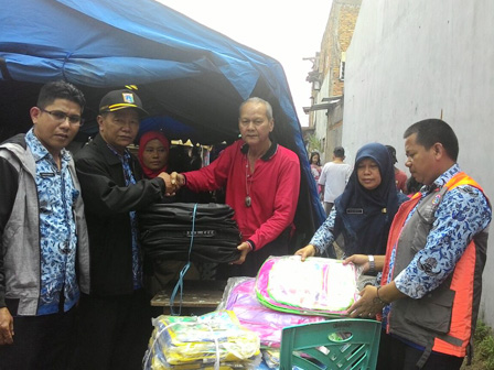 51 Paket Seragam Sekolah di Distribusikan ke Korban Kebakaran Senen