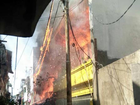 Empat Rumah Ludes Terbakar di Pademangan Barat