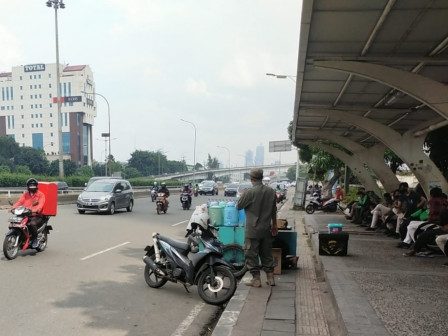 12 Personel Satpol PP Halau PKL di Jalan S Parman