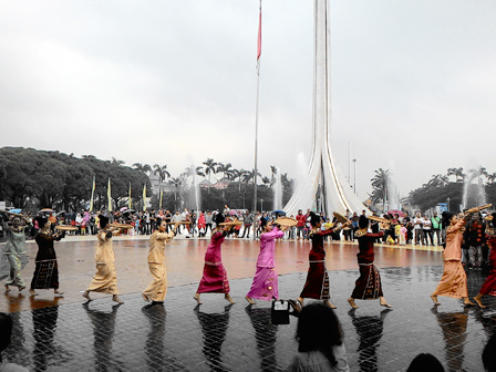 Tiket Masuk Gratis, 50 Ribu Pengunjung Padati TMII