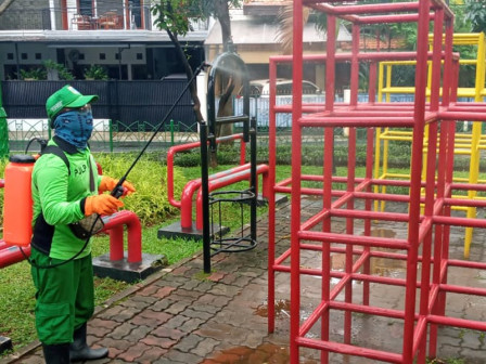  Sejumlah TPU dan Taman Kota di Jaksel Sudah Disemprot Cairan Disinfektan