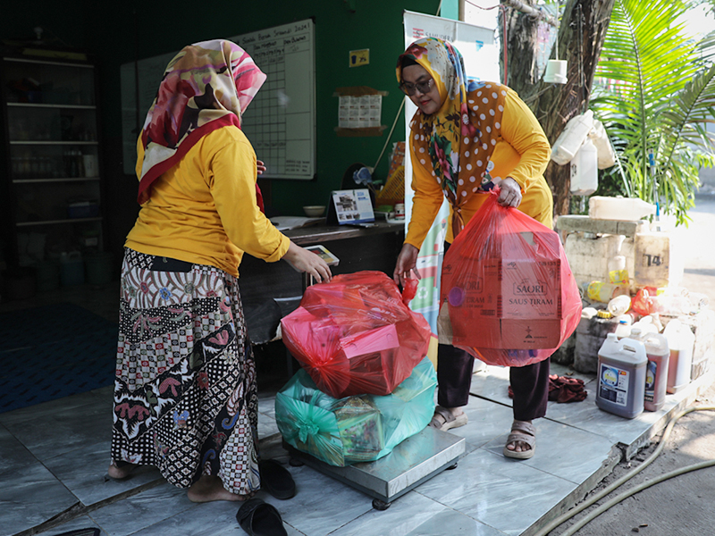 Legislator Komisi C Ajak Warga Pilah Sampah Agar Bebas Retribusi