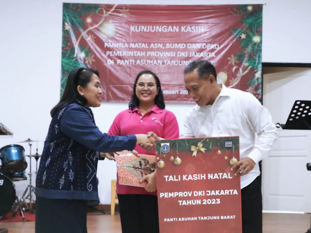 Panitia Natal Pemprov DKI Kunjungi Panti Asuhan Tanjung Barat