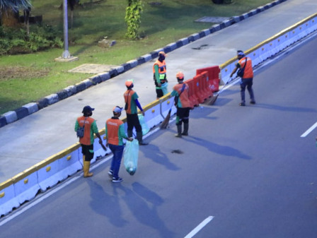 Dinas LH Angkut 1,5 Ton Sampah Sisa Aksi Unras Hari Ini