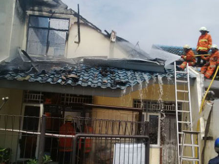 Charger Ponsel Korsleting, Rumah Mewah di Cakung Terbakar