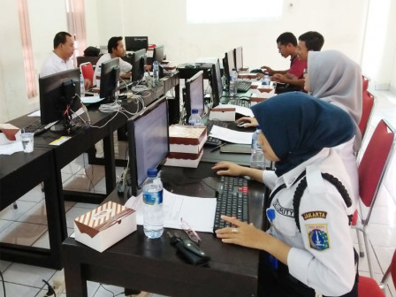 Warga Rusun Rawa Bebek Dilatih Komputer