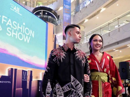 20 Batik Marunda Ditampikan Dalam Fashion Show di Central Park