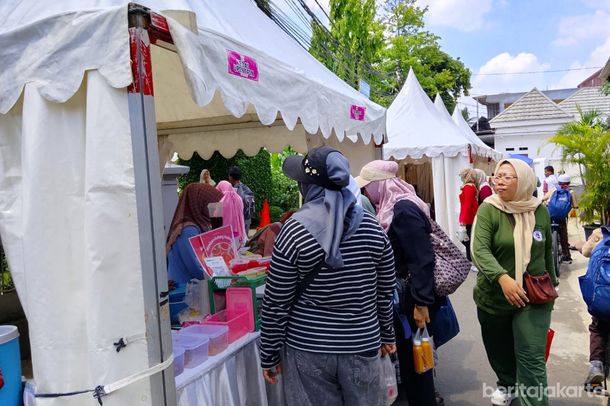  30 Jakpreneur Ramaikan Bazar UMKM di Kelurahan Pisangan Timur 