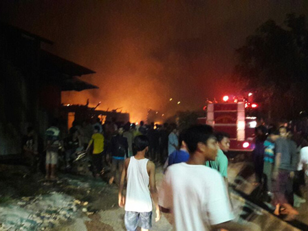 Gudang Jajanan Makanan Ringan di Penjaringan Terbakar