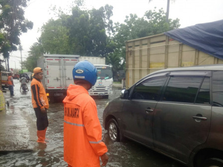 Dua Ruas Jalan di Jakarta Masih Tergenang