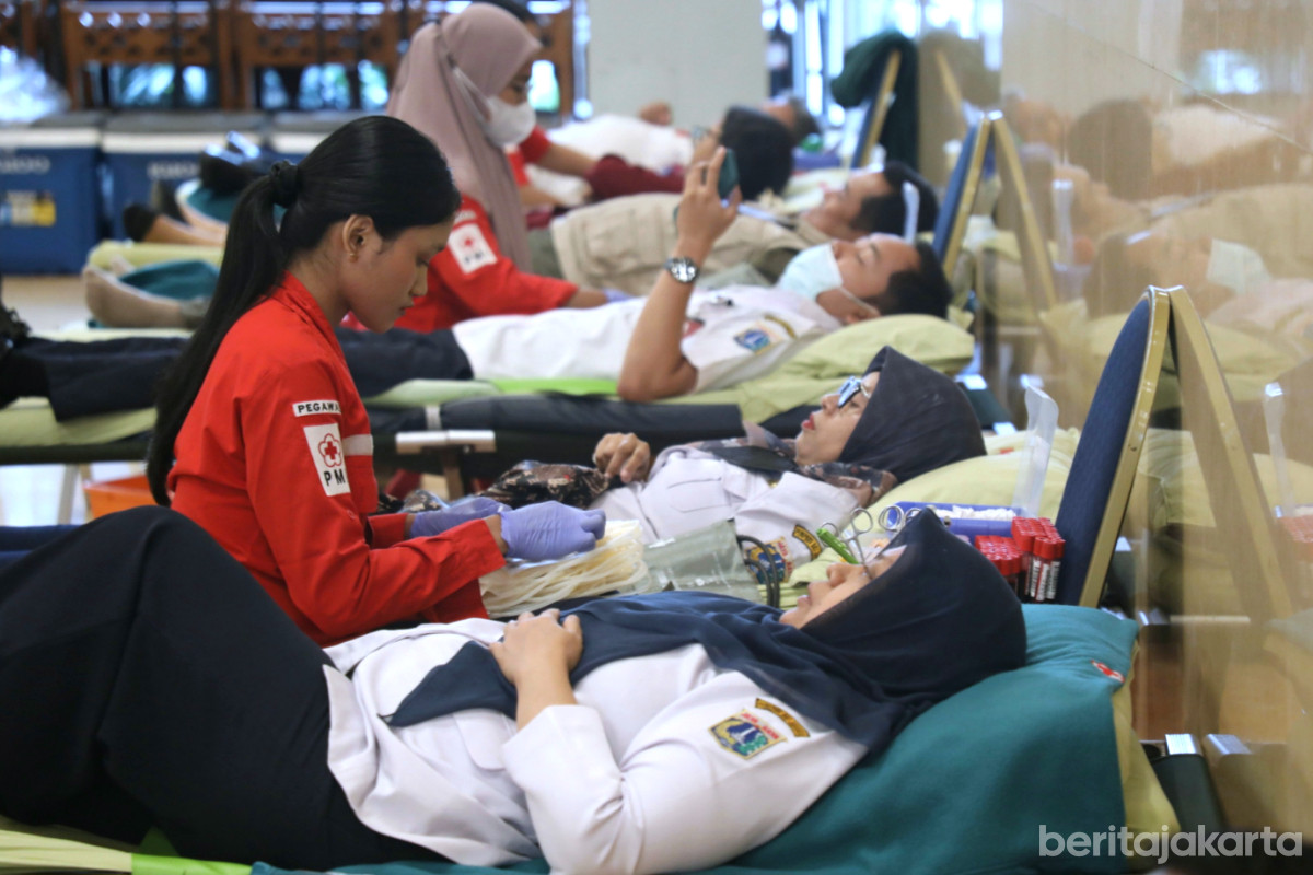 Kegiatan donor darah diikuti ASN dan pegawai di lingkungan Balai Kota DKI Jakarta