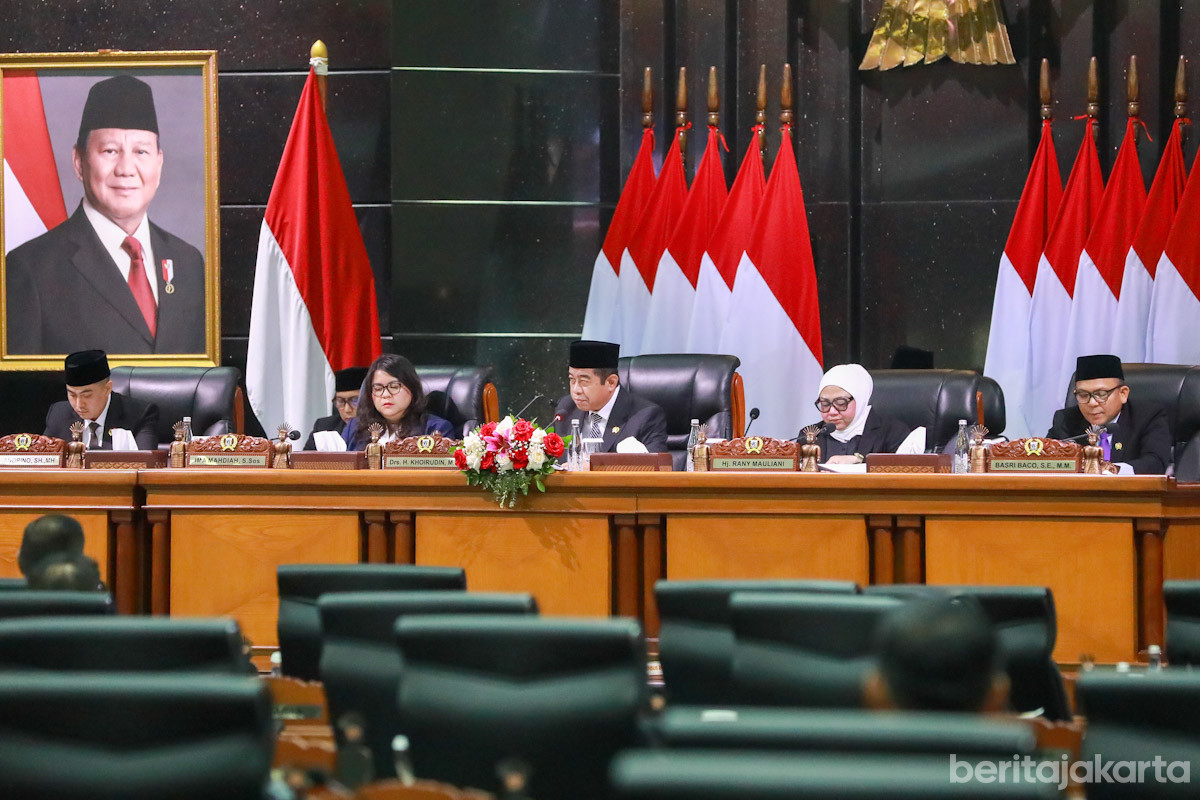 Ketua DPRD DKI Jakarta, Khoirudin membuka rapat paripurna 