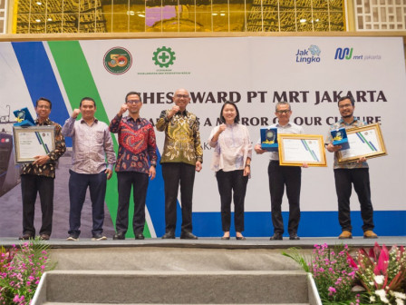  PT MRT Jakarta Berikan Penghargaa SHES Award ke Mitranya