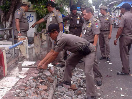  Lapak Judi di Jl Duren Tiga Dibongkar