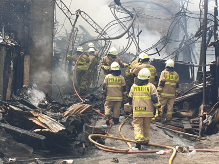Kebakaran Toko Bangunan di Jalan Haji Nawi Raya Berhasil Dipadamkan