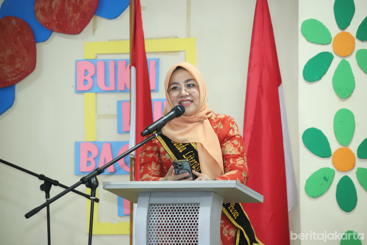 https://multimedia.beritajakarta.id/photo/2014_508c75c8507a2ae5223dfd2faeb98122/Bunda PAUD Jakarta Pusat, Witri Yenny Arifin memberikan kata sambutan