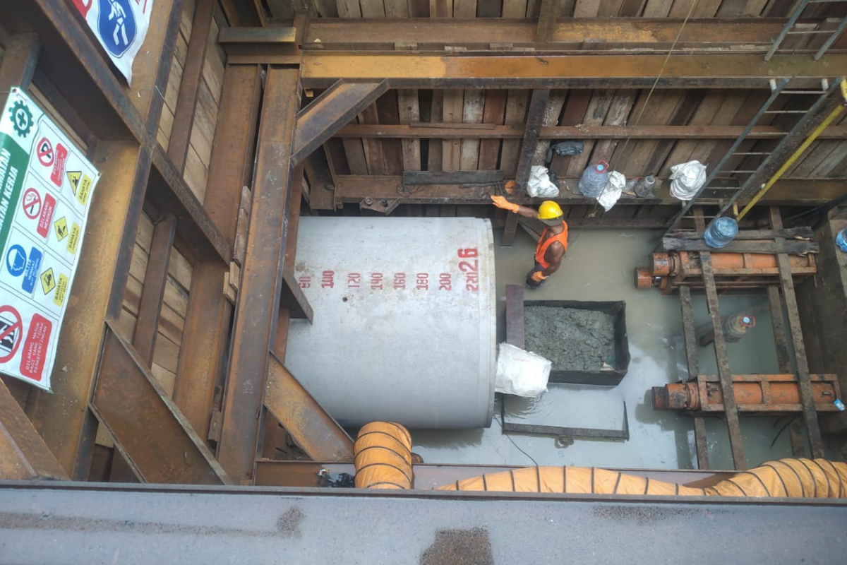 Progres pembangunan saluran dengan metode Jacking di Jl DI Panjaitan