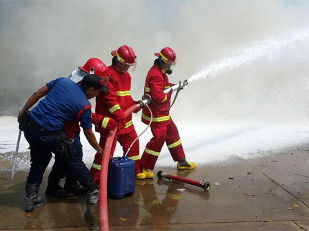 100 Karyawan Area KBN Marunda Ikuti Simulasi Penanganan Kebakaran