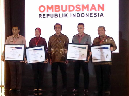 DPM dan PTSP Terima Penghargaan dari Ombudsman