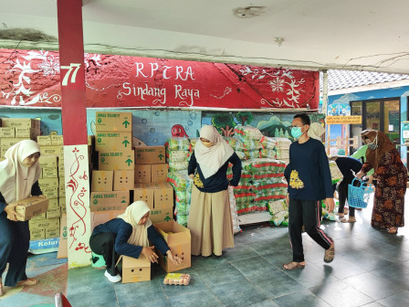 RPTRA Sindang Raya Distribusikan Pangan Murah Bersubsidi Untuk Warga Koja 