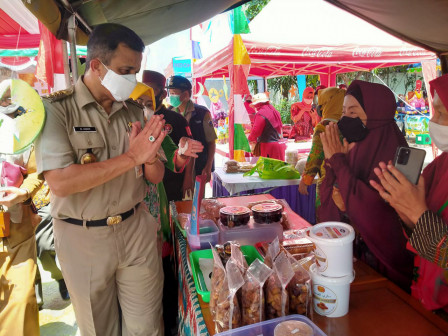 Wali Kota Jaktim.Buka Market Ramadhan di Kelurahan Pekayon 