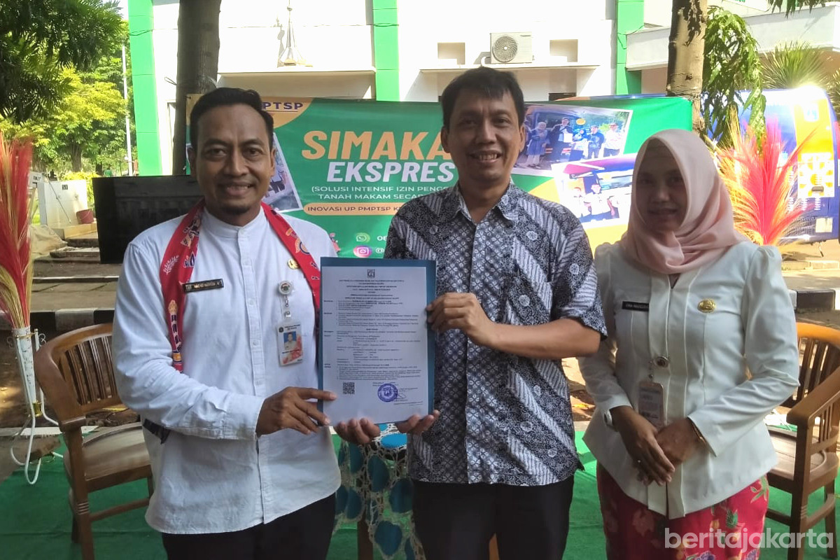 UPM PTSP Kecamatan Duren Sawit Gelar Layanan Jemput Bola di TPU Pondok Kelapa