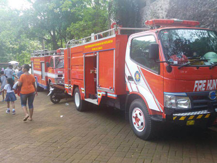  Mobil dan Petugas Damkar Disiagakan di Taman Margasatwa Ragunan