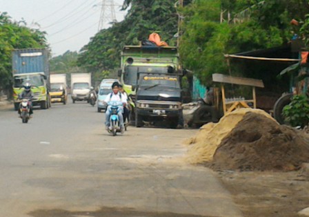  Jalan RE Martdinata Kembali Marak Pangkalan Pasir Ilegal