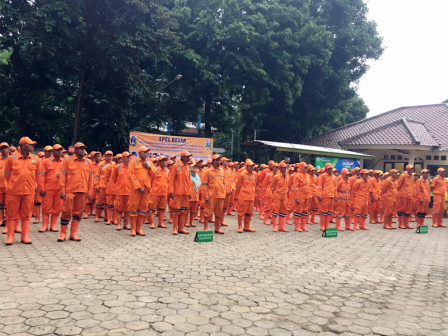 400 PPSU dan PJLP Gelar Apel Hadapi Musim Penghujan