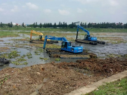 Enam Alat Berat Dikerahkan Keruk Lumpur KBT