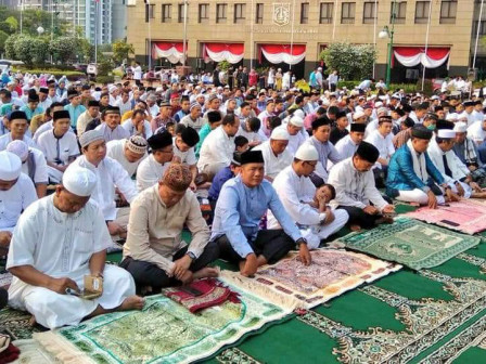 Pemkot Jakbar Gelar Salat Idul Adha di Halaman Kantor Walikota 