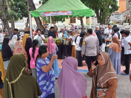 Bazar Ramadan dan Pangan Murah di Kelurahan Pulau Panggang Disambut Antusias Warga 