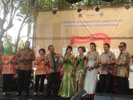 Pesta Diskon Warnai Festival Pasar Baru 