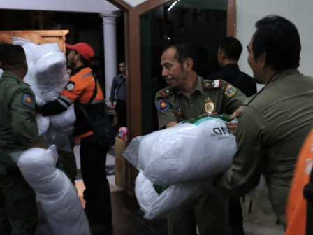 Tiba di Cianjur, Tim Tanggap Darurat DKI Langsung Serahkan Bantuan Logistik #2