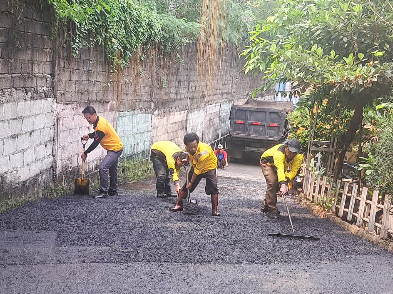 Jalan Lingkungan Rusak di Cilangkap Akhirnya Diperbaiki