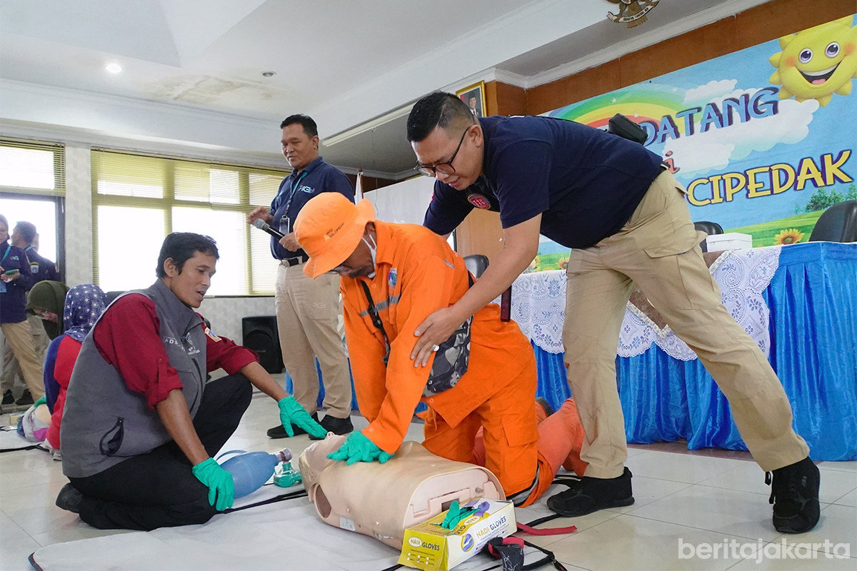 UPT PK3D Dinkes DKI menggelar sosialisasi dan edukasi pertolongan pertama di Kelurahan Cipedak