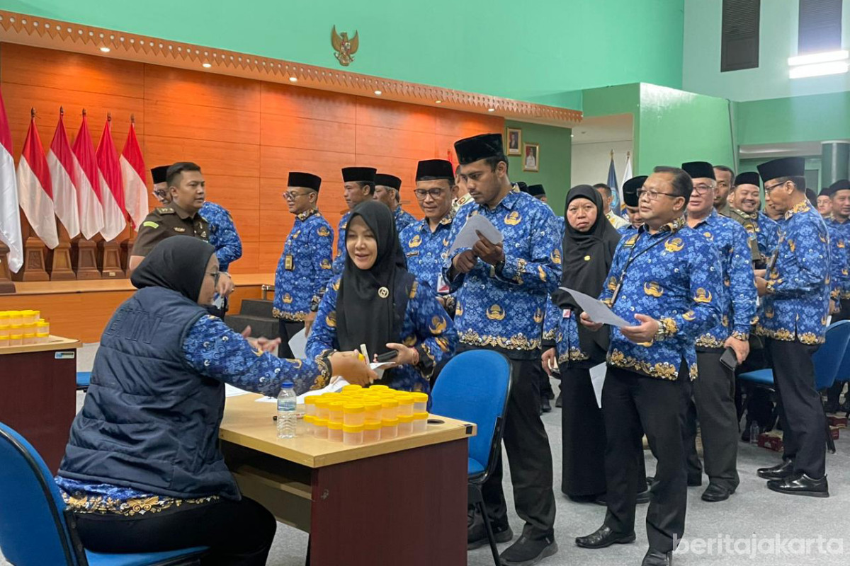 ASN dan PJLP di Wali Kota Jakut Ikuti Tes Urine 
