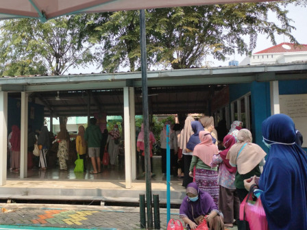 Ribuan Warga Joglo Antre Berbelanja di Pasar amurah Bersubsidi