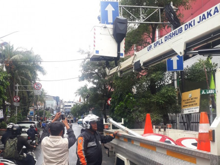Rambu Dua Arah Dipasang di Jalan Labu