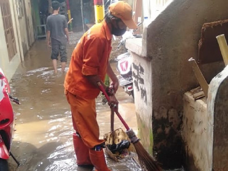 Genangan di RW 04 dan 05 Kelurahan Kampung Melayu Surut	